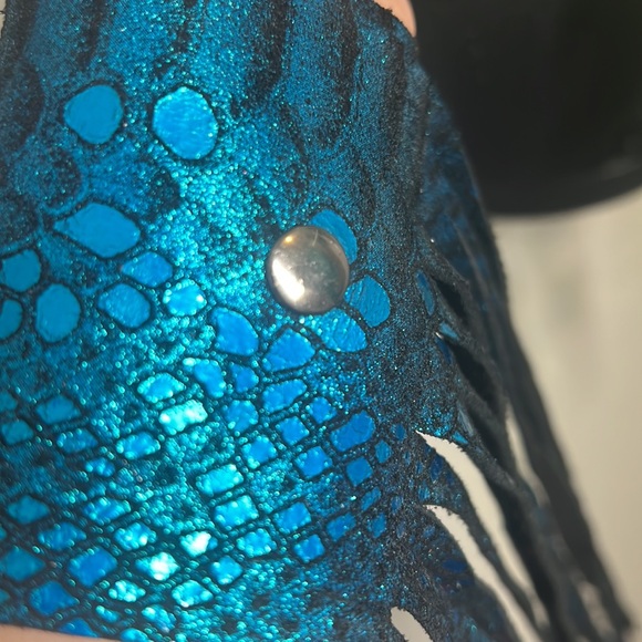 Turquoise printed leather long fringe bracelet - Picture 6 of 10